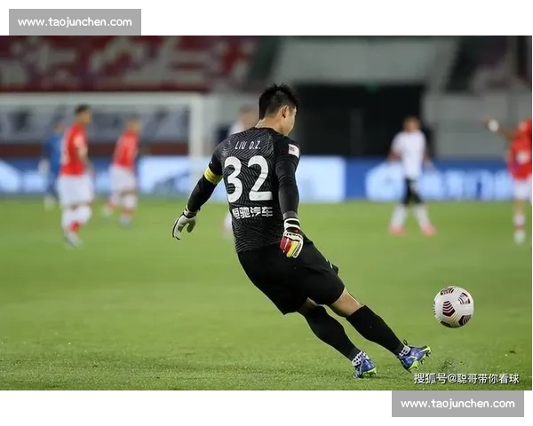 札幌冈萨迎战大阪钢巴关键对决引爆日职联焦点之夜赛季走势风向标